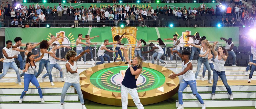 Beim DFB-Pokal-Finale 2017 kam die Idee einer Halbzeitshow von Helene Fischer nur, sagen wir, semi-gut an.
