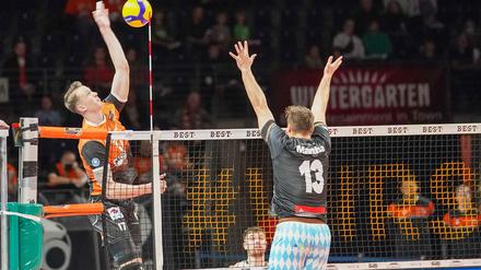 Marek Sotola tut sich bei den Volleys im Angriff und im Block hervor.