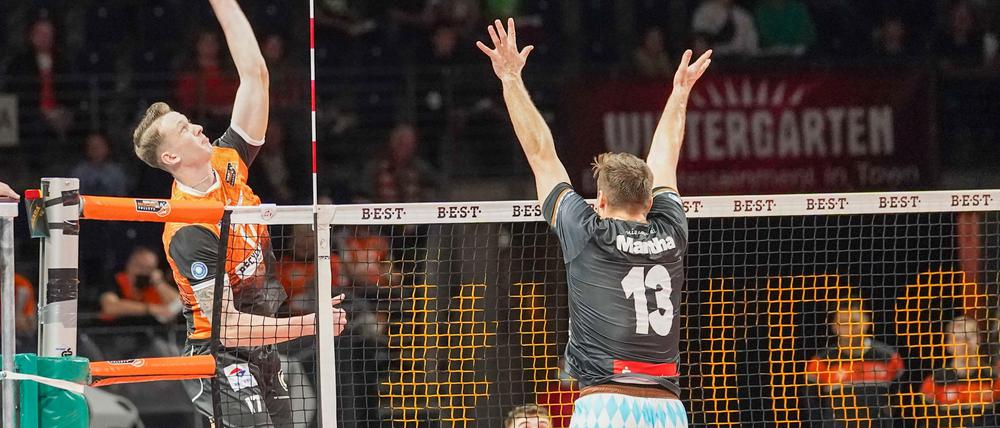 Marek Sotola tut sich bei den Volleys im Angriff und im Block hervor.