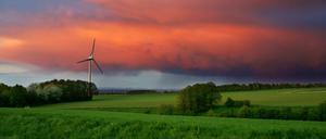 Windräder kosten, Wind und Abendrot gibt's umsonst.