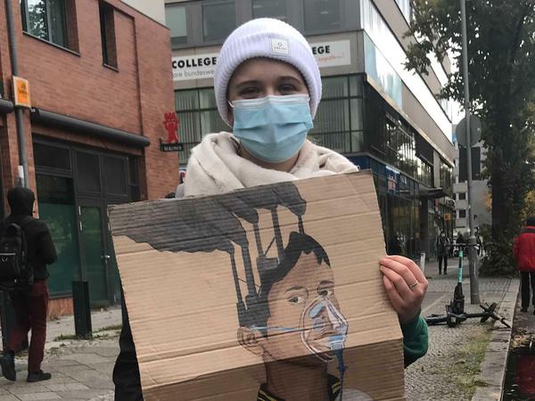 Zeugin der Flut. Die 16-jährige Julia Wischnewski reiste aus dem Ahrtal nach Berlin.