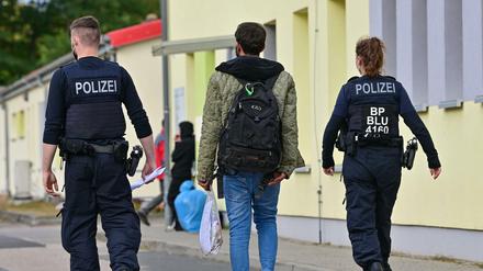 Auf dem Gelände der Zentralen Erstaufnahmeeinrichtung für Asylbewerber (ZABH) des Landes Brandenburg.