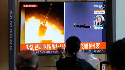 Südkoreanischer TV-Bericht über einen Raketentests Nordkoreas (Archivbild vom 28.09.2021)