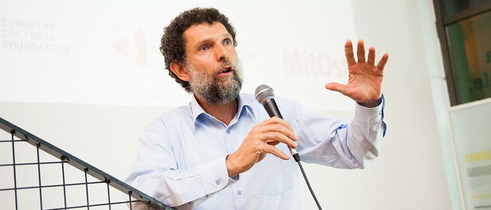 Mehrere Staaten fordern von der Türkei die Freilassung des Menschenrechtsaktivisten Osman Kavala.
