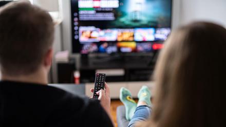 Das Leben - ein Glotzen? Die Corona-Pandemie hat die TV-Nutzung nach oben steigen lassen.