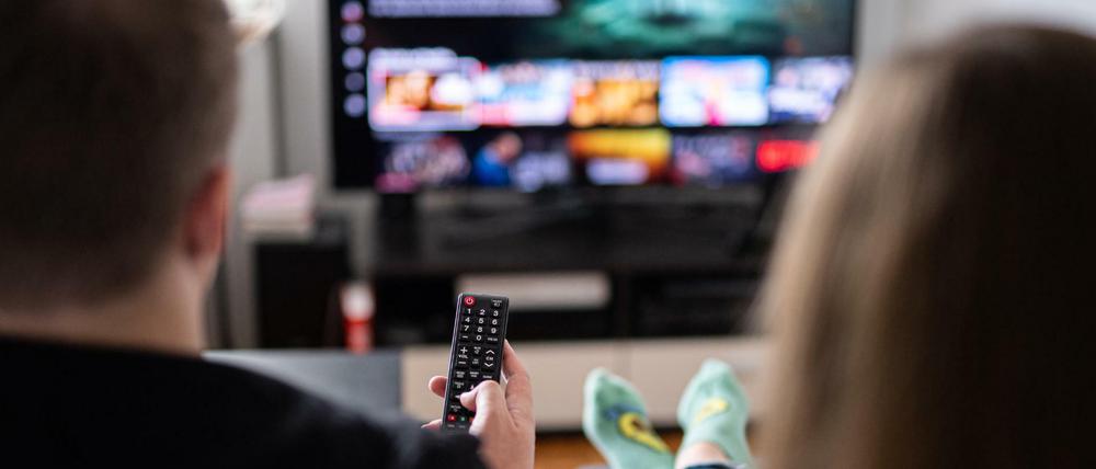 Das Leben - ein Glotzen? Die Corona-Pandemie hat die TV-Nutzung nach oben steigen lassen.