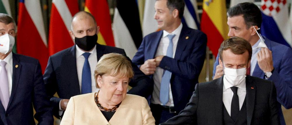 Im Mittelpunkt des Geschehens bei ihrem wohl letzten EU-Gipfel: Angela Merkel warnt vor einer Eskalation des Konflikts mit Polen.