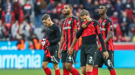 Enttäuschte Leverkusener müssen die fünf Gegentore der Bayern schnell abhaken. Gegner Köln hat ebenfalls fünf kassiert.