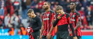 Enttäuschte Leverkusener müssen die fünf Gegentore der Bayern schnell abhaken. Gegner Köln hat ebenfalls fünf kassiert.