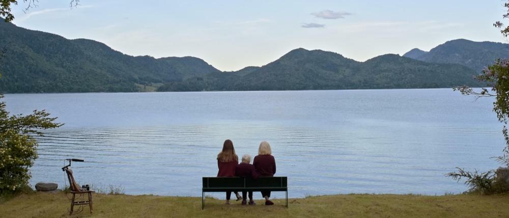 Seetöchter am Walchensee. Janna Ji Wonders, Norma Werner und Anna Werner.