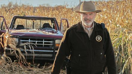 Warum landen Aliens eigentlich immer in Maisfeldern? Das dürfte sich auch Sheriff Jim Bell Tyson (Sam Neill) fragen. F