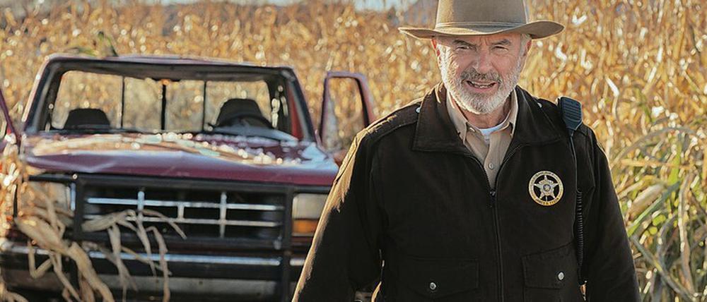 Warum landen Aliens eigentlich immer in Maisfeldern? Das dürfte sich auch Sheriff Jim Bell Tyson (Sam Neill) fragen. F