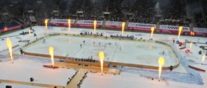Eishockey im Freien? Das gibt es in der DEL nur maximal einmal in der Saison, wie hier im Jahr 2017 in Sinsheim beim Spiel Mannheim gegen Schwenningn.