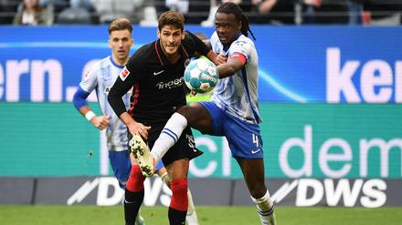 Dedryck Boyata (re. gegen Frankfurts Goncalo Paciencia) und Hertha BSC wollen gegen Borussia Mönchengladbach nachlegen. 