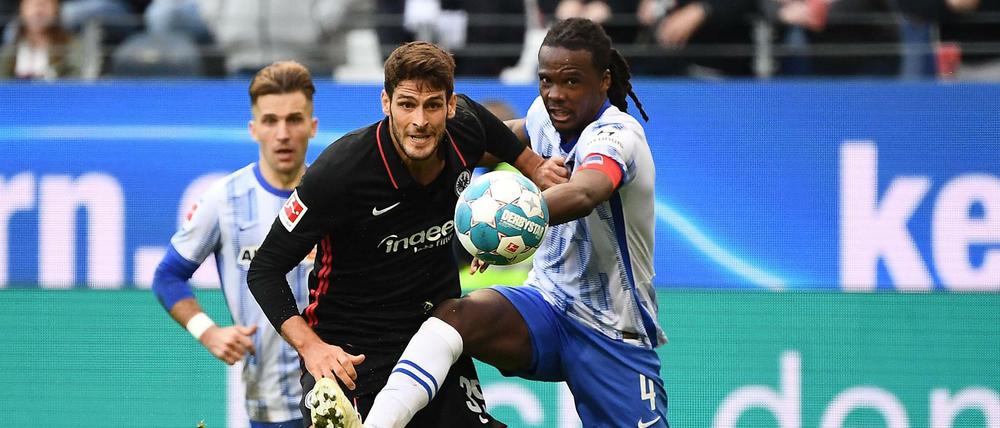 Dedryck Boyata (re. gegen Frankfurts Goncalo Paciencia) und Hertha BSC wollen gegen Borussia Mönchengladbach nachlegen. 