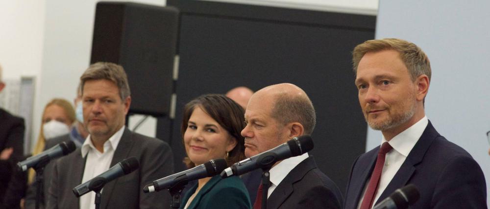 Wollen im November einen Koalitionsvertrag haben: Robert Habeck, Annalena Baerbock, Olaf Scholz und Christian Lindner