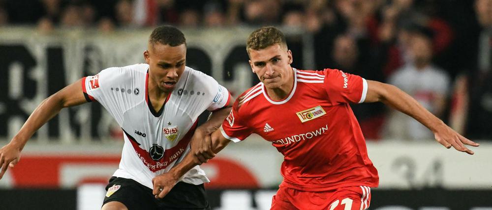 Viel Kampf, wenig Kunst. Stuttgarts Nikolas Nartey (l) und Unions Grischa Prömel kämpfen um den Ball.