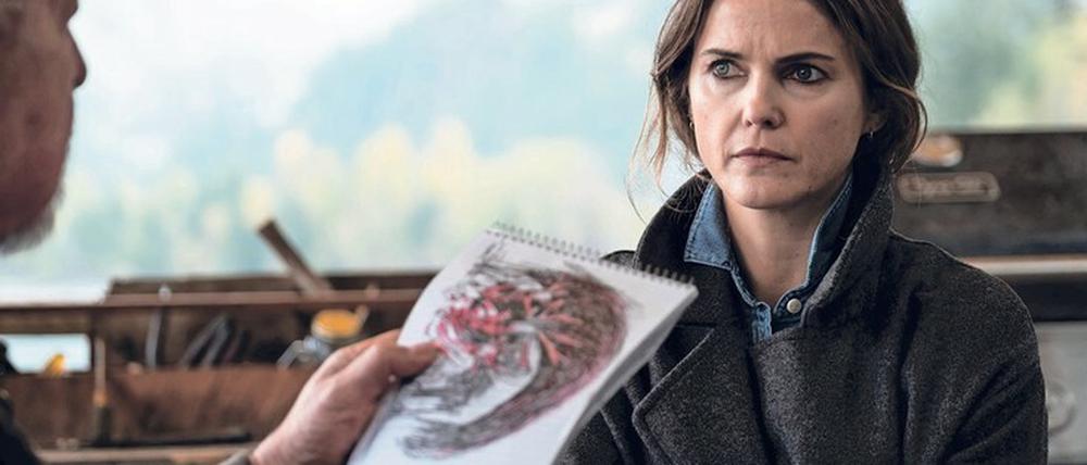 Die albtraumhaften Zeichnungen ihres Schülers beunruhigen die Lehrerin Julia (Keri Russell). 