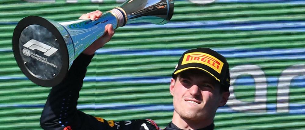 Weiter vorn. Max Verstappen feiert.