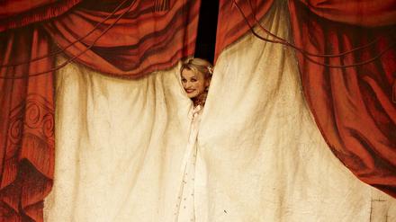 Szene aus Katharina Thalbachs "Barbier von Sevilla" an der Deutschen Oper.