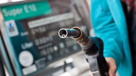 Die Fahrt zur Tankstelle wird nicht viel angenehmer: Die Spritpreise steigen weiter.