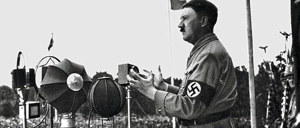 Hitler 1933 auf dem Nürnberger NSDAP-Parteitag