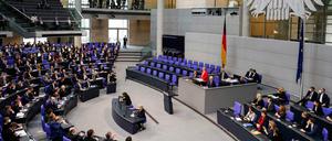 Die neue Bundestagspräsidenten will die Bürger besser einbinden - und fordert eine verständlichere Sprache der Politiker. 