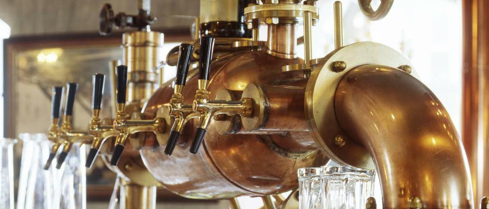 Bier-Metall. Auch für Zapfanlagen, wie diese, wird Kupfer verarbeitet.