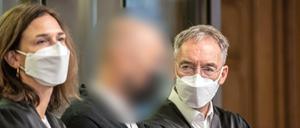 Die Anklage wirft dem Mann fahrlässige Tötung und fahrlässige Gefährdung des Straßenverkehrs vor. 
