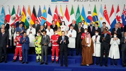 G20-Gipfel im Rom: Familienfoto mit Corona-Helfern