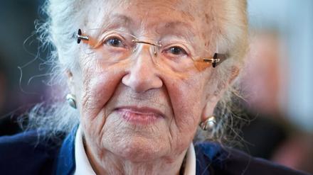 Mit Erna de Vries ist eine der letzten Zeitzeug:innen der NS-Zeut verstorben.