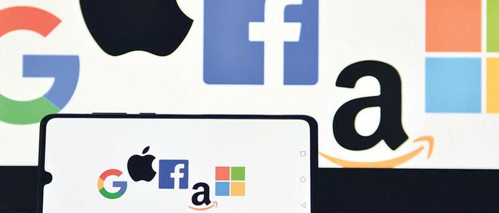 Starke Gegner. Es ist nicht einfach, Konzerne wie Facebook, Google, Apple und Amazon Wettbewerbsregeln zu unterwerfen. Sie tun alles, um das zu verhindern.
