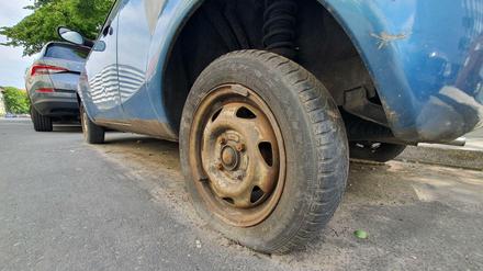 Die Entsorgung der Autos ist zeitaufwendig. 