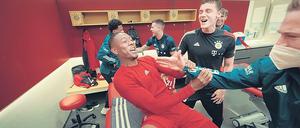 Kabinenspaß mit David Alaba und Kollegen. 