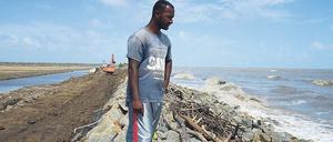 Nah am Wasser. Reisbauer Richard Jardim hat die diesjährige Ernte abgeschrieben – sein Feld wurde vom Meer überschwemmt. 