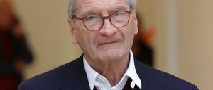 Tatkräftig. Kunsthändler Bernd Schultz bei der Versteigerung seiner Privatsammlung zugunsten des Exilmuseums.