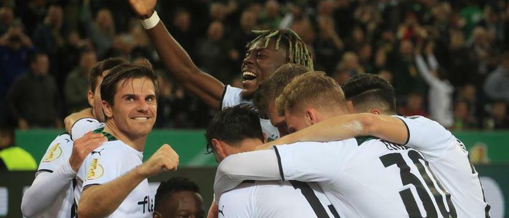 Wieder einer drin. Gladbach feierte gegen die Bayern ein Schützenfest.