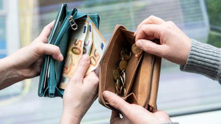 Wann kommt mein Lohn? In der Regel sollte das Gehalt am letzten Tag des Monats kommen.