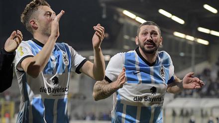 Jubeln wie die Löwen. Sascha Mölders (rechts) und seine Kollegen hatten ihren Spaß.