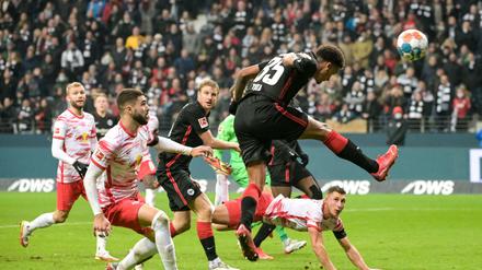 Frankfurts Tuta köpfte mit der letzten Aktion des Spiels den Ausgleich. 