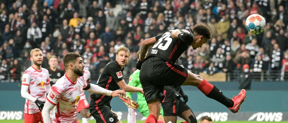 Frankfurts Tuta köpfte mit der letzten Aktion des Spiels den Ausgleich.