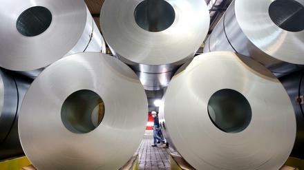 Die USA haben sich nach eigenen Angaben mit der EU auf ein Abkommen auf Stahl- und Aluminiumimporte verständigt.