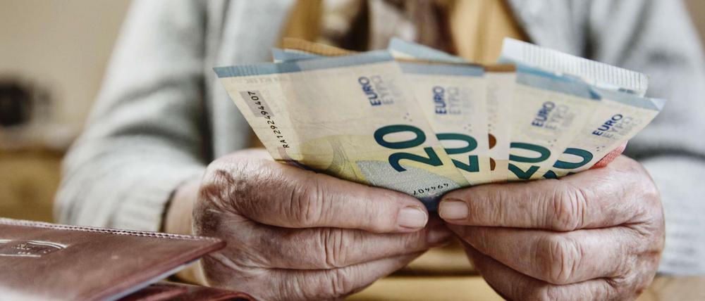 Im Alter reicht das Geld bei vielen nicht - gerade in Berlin ist Altersarmut ein wachsendes Problem.