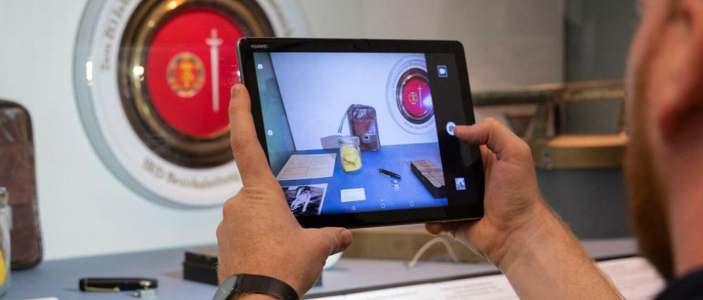 Das Deutsche Historische Museum nutzt Spiel-Prinzipien von „Serious Games“, um mit einer App die Spannung zwischen Wirklichkeit und Möglichkeit zu vermitteln.