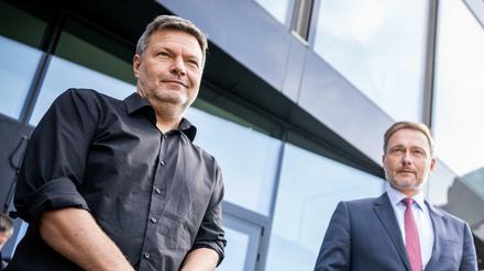 Werden als mögliche Finanzminister gehandelt: Robert Habeck, Bundesvorsitzender von Bündnis 90/Die Grünen und Christian Lindner, Parteivorsitzender der FDP, bei einem Pressestatement nach Sondierungsgesprächen von Bündnis 90/Die Grünen und FDP nach der Bundestagswahl.