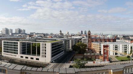 Das Humboldt-Forum Berlin im Berliner Stadtschloss, Blick von der Dachterrasse auf den Werderschen Markt und die Freifläche für die Schinkelsche Bauakademie.
