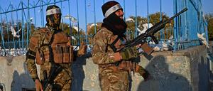 Taliban kontrollieren einen Platz in Mazar-i-Sharif.