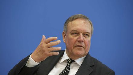 Volker Rühe (CDU), hier vor der Bundespressekonferenz, war Verteidigungsminister im Kabinett von Kanzler Helmut Kohl.