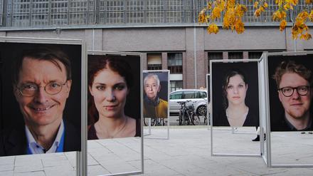 Die Ausstellung „Menschen - im Fadenkreuz des rechten Terrors" ist bis zum 8. November am S-Bahnhof Friedrichstraße zu sehen.