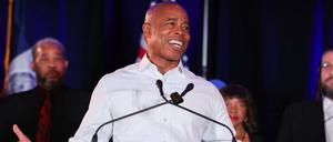 Eric Adams galt als moderater Kandidat, der das höchste Amt mit einem Kurs zwischen linken und zentristischen Kräften führen will.